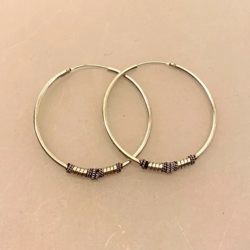 Ø 40 mm Creoler sølv med sol og glat bevikling, Sølvøreringe, sølv smykker, ørenringe, øreringe, runde, ringe, hoops, creol, creoler, boho, boheme, chick, design, ægte sølv, sterling sølv, oxyderet, mønster, bevikling, snoning, pynt, street, cool, biti, ribe, sølv hoops,