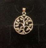 Vikinge vedhæng i sølv - Livets træ Yggdrasil med blade lille, livets træ, livstræet, vikingesmykker, museumssmykker, gamle, nordiske, guder, tro, aser, asatro, asgård, midgård, udgård, ask, ygdrasil, kopi, smykker, ægte, originale, fund, biti, ribe