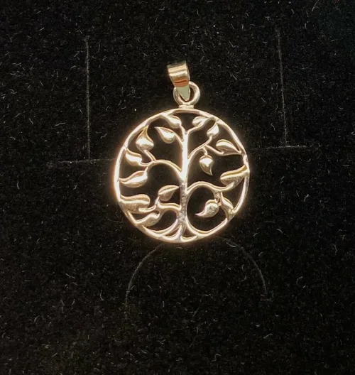 Vikinge vedhæng i sølv - Livets træ Yggdrasil med blade lille, livets træ, livstræet, vikingesmykker, museumssmykker, gamle, nordiske, guder, tro, aser, asatro, asgård, midgård, udgård, ask, ygdrasil, kopi, smykker, ægte, originale, fund, biti, ribe