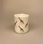 Krus - Ben Porcelæn - Giraffer, giraf, girafsprog, safari, de fem store, afrika, savannen, kaffe, te, tekop, tekrus, kaffekop, kaffekrus, gave, personligt, krus, porcelænskrus, benporcelæn, fine bone china, girafkrus, girafkop, biti, ribe, allport