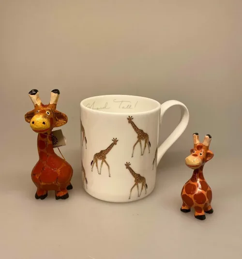 Krus - Ben Porcelæn - Giraffer, giraf, girafsprog, safari, de fem store, afrika, savannen, kaffe, te, tekop, tekrus, kaffekop, kaffekrus, gave, personligt, krus, porcelænskrus, benporcelæn, fine bone china, girafkrus, girafkop, biti, ribe, allport