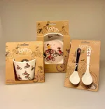 Lotta fra Spetakelmagergade - Dyb Tallerken, Lotta fra Spetakelmagergade - Flad Tallerken, astrid lindgren, ilon wikland, lotta, lotte, fra spetakelmagergade, kan nemlig cykle, grisebamse, tallerken, melamintallerken, gave, gaveide, til børn, piger, gynge, børnetallerken, service, børneservice, dåbsgave, fødselsdag, baby, småbørn, barnedåb, barselsgave, baby shower, biti, ribe, svensk, nostalgisk