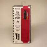 Pen Pouch - Elastik med holder til kuglepen pink, hindbær. rød, til kuglepen, tegning, tegner, noter, notesbog, smart, praktisk, penalhus, holder, kuglepensholder, gaveide, arkitekt, ideer, notater, taskeetui, biti, ribe,, studiestart, studie, arkitekt, forfatter, noter,
