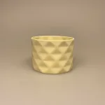 Trine Rytter porcelæn Foldemønster Gul, Foldemønster lys gul, fyrfadsstage, fyrfadslys, stage, lysestage, lys i mørket, keramik, made in denmark, dansk, keramiker, grafisk, mat, pastelgul, lysegul, biti, ribe