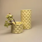 Trine Rytter porcelæn Foldemønster vase Gul, Trine Rytter porcelæn Foldemønster Gul, Foldemønster lys gul, fyrfadsstage, fyrfadslys, stage, lysestage, lys i mørket, keramik, made in denmark, dansk, keramiker, grafisk, mat, pastelgul, lysegul, biti, ribe