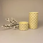 Trine Rytter porcelæn Foldemønster vase Gul, Trine Rytter porcelæn Foldemønster Gul, Foldemønster lys gul, fyrfadsstage, fyrfadslys, stage, lysestage, lys i mørket, keramik, made in denmark, dansk, keramiker, grafisk, mat, pastelgul, lysegul, biti, ribe