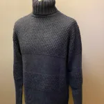 Fuza - Merino uld Pullover - Nyhavn Navy, mørkeblå, marineblå, blå, sømandsstrik, sømandssweater, sømandstrøje, matros, fisker, strik, trøje, sweater, rullekrave, høj halset, rullekravetrøje, rullekravestrik, rullekravesweater, merino, uld, blød, kradser ikke, behagelig, klassisk, dansk, design, mønster, perlestrik, glat strikket, lige, hipster, cool, smart, klassisk, biti, ribe, håndstrikket, kvalitet