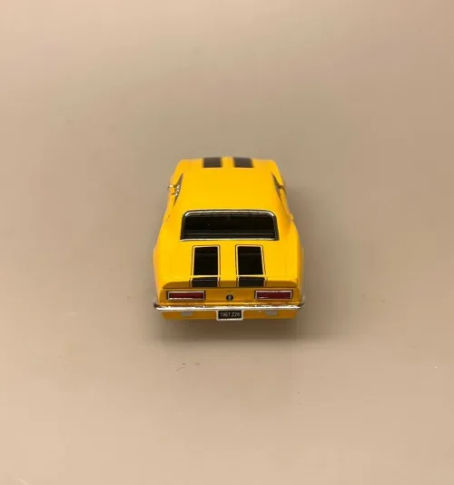 Modelbil Camaro Z - gul, sportsvogn, racer, bil, Chevrolet, camario, modelbil, original, kopi, ægte, kvalitet, metal, flot, samler, samleobjekt, drenge, drøm, gaveide, kørekort, 30 år, 18 år, ny bil, dekorativ, biti, ribe, amerikaner, biler,