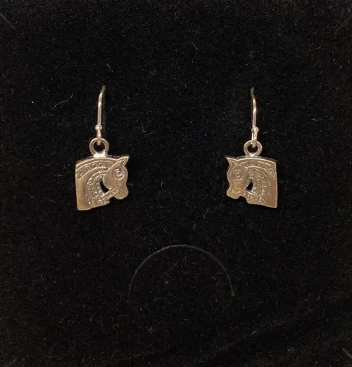 Ørehængere i sølv - Hestehoveder, heste, sleipner, folkevandringstiden, svensk, gammelt, fund, museumssmykke, øreringe, sølv, sterling sølv, rytter, krigshest, troja, trojansk, hesteøreringe, sølvøreringe, kopi, oriiginal, ægte, biti, ribesösdala