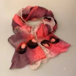 Tørklæde 1501 Silkechiffon med Filt - Cerise, pink, rosa, lyserød, silke, chiffon, ren, silketørklæde, stola, let, fin, elegant, gave, gaveide, damet, frue, fin, ældre, nobel, nobelt, filt, filtet, filtede, ringe, påfuge, blåt, blå, farver, langt, aflangt, biti, ribe, kvalitet,