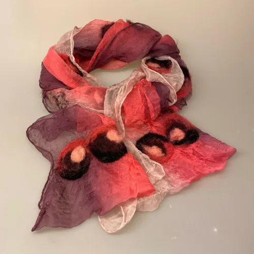 Tørklæde 1501 Silkechiffon med Filt - Cerise, pink, rosa, lyserød, silke, chiffon, ren, silketørklæde, stola, let, fin, elegant, gave, gaveide, damet, frue, fin, ældre, nobel, nobelt, filt, filtet, filtede, ringe, påfuge, blåt, blå, farver, langt, aflangt, biti, ribe, kvalitet,