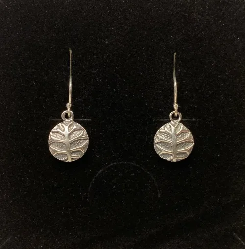 Vikingeøreringe i sølv - Yggdrasil Massiv Stiliseret, livets træ. livtræet, ask, ygdrasil, ygdrasil, aserne, aser, nordiske guder, nordiske, smykker, ægte sølv, ren sølv, sterling sølv, sølv øreringe, ørehængere, vikingesmykker, vikinge øreringe, vikinger, vikingetiden, vikingekopi, kopi, kopismykker, museumssmykker, museums smykke, historiske, smykker, Ribe, Biti, specielle, keltisk flet, keltisk fletværk, evigheden, infinity, uendelig, smybolsk, symbol, kærlighed, familie, dåbsgave, barselsgave, konfirmation,