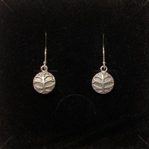 Vikingeøreringe i sølv - Yggdrasil Massiv Stiliseret, livets træ. livtræet, ask, ygdrasil, ygdrasil, aserne, aser, nordiske guder, nordiske, smykker, ægte sølv, ren sølv, sterling sølv, sølv øreringe, ørehængere, vikingesmykker, vikinge øreringe, vikinger, vikingetiden, vikingekopi, kopi, kopismykker, museumssmykker, museums smykke, historiske, smykker, Ribe, Biti, specielle, keltisk flet, keltisk fletværk, evigheden, infinity, uendelig, smybolsk, symbol, kærlighed, familie, dåbsgave, barselsgave, konfirmation,