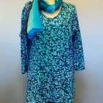 Batikbluse 007 A-facon Bomuld Jersey - Løv Blå, turkis, blå, regnbue, multi, økologisk, øko, bæredygtigt, miljørigtigt, økobomuld, KBA, bio, miljørigtig, bæredygtig, åndbar, jersey, blød, tunika, bluse, lang, lange ærmer, langærmet, blå, dybblå, marineblå, lommer, a-snit, a-facon, biti, ribe, rundhals, store størrelser, marineblå, batik, batikfarvet