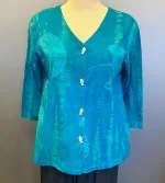 Batikbluse med Knapper 006 Bomuld Jersey - Gingko Turkis, blå, havfarver, cardigan, med knapper, blød, behagelig, økologisk, øko, bomuld, KBA, bæredygtig, miljørigtig, holdbar, tunika, jersey, sweatshirtstof, a-snit, a-form, store størrelser, bred bag, vidde, timeglas, biti, ribe, batik, batiktryk, håndtryk, specielt, farver, farverig, glade