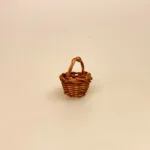 Miniature Kurv Lille Rund Brun, mini, kurv, påske, påskepynt, 1:12, miniaturer, miniature, dukkehuset, sætterkassen, sættekasse, sangskjuler, ting til, dukkehusting, dukkehustilbehør, tilbehør, nisser, nissebo, miniting, påske i, personlig, symbolsk, gave, påskeharen, påsken 2022, sjov, dekoration, biti, ribe, æggekurv, påskeæg, æggejagt,