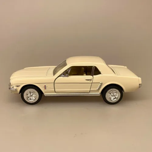 Modelbil Ford Mustang - Creme, flødefarvet, general motors, henry ford, sort, mustang, amerikaner, bil, biler, modelbiler, olds mobile, old car, træf, old school, gave, gaveide, original, licens, ægte, kopi, model, kvalitet, samlere, samleobjekt, krekort, symbolsk, tillykke, 18 år, ny, flot, lækker, biti, ribe,