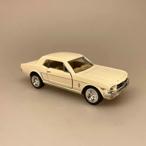 Modelbil Ford Mustang - Creme, flødefarvet, general motors, henry ford, sort, mustang, amerikaner, bil, biler, modelbiler, olds mobile, old car, træf, old school, gave, gaveide, original, licens, ægte, kopi, model, kvalitet, samlere, samleobjekt, krekort, symbolsk, tillykke, 18 år, ny, flot, lækker, biti, ribe,