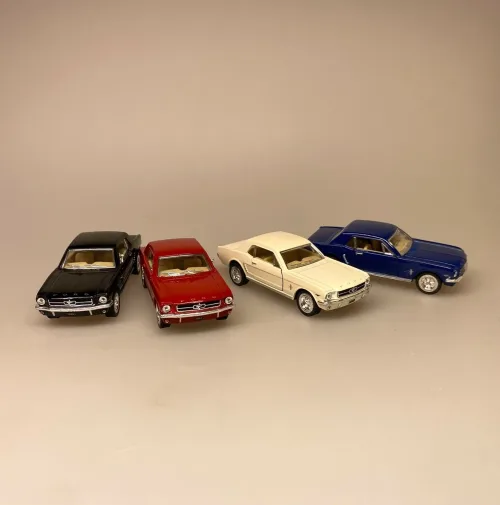 Modelbil Ford Mustang - Sort, general motors, henry ford, sort, mustang, amerikaner, bil, biler, modelbiler, olds mobile, old car, træf, old school, gave, gaveide, original, licens, ægte, kopi, model, kvalitet, samlere, samleobjekt, krekort, symbolsk, tillykke, 18 år, ny, flot, lækker, biti, ribe,
