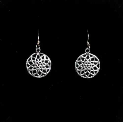 Ørehængere i Sølv - Livets Blomst Lille Enkel, solsikke, blomst, mandalas, livsblomst, østen, mystik, yoga, yogis, indre ro, amulet, sølv, ægte, sterling, nikkelfri, små, billige, smukke, specielle, flotte, feminie, øreringe, hænge øreringe, lys sølv, sølv smykker, gaveide, student, studentergave, rejse, lykkebringende, beskyttelse, held, lykke, biti, ribe