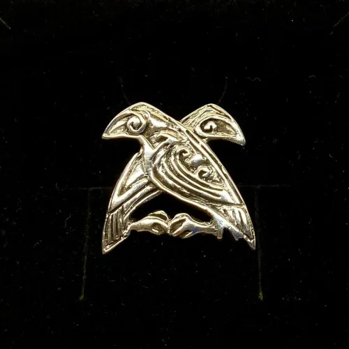 Vikingevedhæng i Sølv - Odins Ravne Hugin og Munin, ravn, fugle, aser, odin, guder, gamle, nordiske, asatro, vikinger, miåotiv, fund, kopi, ægte, original, museumssmykker, vikingersmykker, vedhæng, sølv, gave, gaveide, information, journalist, nyheder