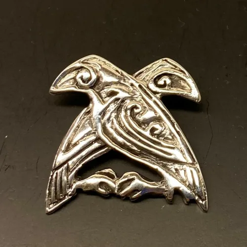 Vikingevedhæng i Sølv - Odins Ravne Hugin og Munin, ravn, fugle, aser, odin, guder, gamle, nordiske, asatro, vikinger, miåotiv, fund, kopi, ægte, original, museumssmykker, vikingersmykker, vedhæng, sølv, gave, gaveide, information, journalist, nyheder