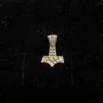 vikingesmykke vikingesmykker vikingevedhæng vedhæng - thorshammer, hugin, munin, ravn, odin, aser, vikingesmykker, vedhæng, ægte, original, sølv, 925, sterling, vikingefund, vikingesmykker, museumssmykker, gamle, guder, mytologi, aserne, asatro, biti, ribe,