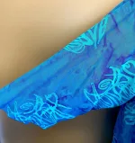 Batik Bluse Tama med Knapper - Blå, kongeblå, kobolt, cobolt, klar, løs, vidde, rummelig, lang, let, åndbar, natur, bomuld, viskose, batik, tryk, håndtrykt, holdbar, kvalitet, halvlange ærmer, skrå, asymmetrisk, store, størrelser, piger, curvy, biti, ribe