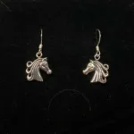 Ørehængere i sølv - Hestehoveder med Lang Man, heste, sleipner, sleipnir, slejpner, odins, hest, otte ben, ottebenet, hurtig, rytter, ridning, vikinger, vikingesmykker, islænder, dressur, gaveide, hestepige, museumssmykker, kopi, fund, udgravninger, original, ægte, sterling, sølv, biti, ribe