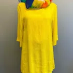 Tunika Model Puri - Krusninger Gul, citrongul, solskinsgul, klar, frisk, forårs, påske, sommer, lang, crincle, bomuld, natur, øko, bio, håndtrykt, batik, farvet, tryk, figursyet, tunika, følger kroppen, slank, biti, ribe, kvalitet, holdbar, farver, kulørt, glad