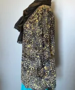 Batik Bluse - Top Adam Sort Gylden, sort, eksklusiv, lækker, luksuriøs, crepe, de-chine, silke, let, blød, smuk, elegant, diskret, dæmpet, mønster, tryk, gylden, beige, halvlange, 3/4, ærmer, dyb, hals, rund, indsnit, løs, klædelig, biti, ribe, fest, bluse