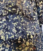 Batik Bluse - Top Adam Sort Gylden, sort, eksklusiv, lækker, luksuriøs, crepe, de-chine, silke, let, blød, smuk, elegant, diskret, dæmpet, mønster, tryk, gylden, beige, halvlange, 3/4, ærmer, dyb, hals, rund, indsnit, løs, klædelig, biti, ribe, fest, bluse