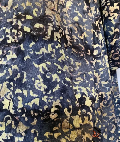 Batik Bluse - Top Adam Sort Gylden, sort, eksklusiv, lækker, luksuriøs, crepe, de-chine, silke, let, blød, smuk, elegant, diskret, dæmpet, mønster, tryk, gylden, beige, halvlange, 3/4, ærmer, dyb, hals, rund, indsnit, løs, klædelig, biti, ribe, fest, bluse