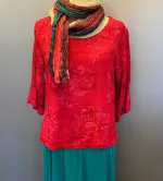 Batik Bluse - Top Puri Krummelurer Pink, orchid, pink, cerise, ceriserød, fuchsia, hindbærrød, raspberry, pink, lilla, violet, lyserød, rosa, langærmet, kort, slank smal, figursyet, lille, forårsbluse, sommerbluse, dametøj, bluse, festtøj, festbluse, konfirmation, barnedåb, klare farver, kolde farver, til gråt hår, specielt, batikfarvet, batikbluse, batiktryk, Diva, kvalitet, naturfibre, økologisk, åndbar, Biti, Ribe