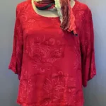 Batik Bluse - Top Puri Krummelurer Pink, orchid, pink, cerise, ceriserød, fuchsia, hindbærrød, raspberry, pink, lilla, violet, lyserød, rosa, langærmet, kort, slank smal, figursyet, lille, forårsbluse, sommerbluse, dametøj, bluse, festtøj, festbluse, konfirmation, barnedåb, klare farver, kolde farver, til gråt hår, specielt, batikfarvet, batikbluse, batiktryk, Diva, kvalitet, naturfibre, økologisk, åndbar, Biti, Ribe