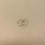 Creoler i sølv Ø 10 mm glatte hoops med click-lås, knækcreoler, clickcreoler, ægte, sterling, sølv, hoops, loops, hups, runde, ringe, blank, blanke, kvalitet, holdbare, nemme, nemme at lukke, smarte, små, diskrete, billige, øreringe, ørenringe, cirkler, biti, ribe, maanesten, stine a, ægte,