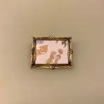 Miniature Billederamme Guld, guldramme, ramme, indramning, maleri, kunst, i glas og ramme, maler, kunstmaler, dukkehusting, dukkehus, tilbehør, ting til, indretning, dukkestue, nisser, sætterkasse, sangskjuler, personlig, sjov, gaveide, gave, symbolsk, miniaturer, miniature, fotoramme, lille, bitte, mini, biti, ribe, 1:12