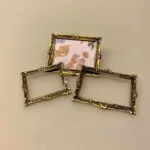 Miniature Billederamme Guld, guldramme, ramme, indramning, maleri, kunst, i glas og ramme, maler, kunstmaler, dukkehusting, dukkehus, tilbehør, ting til, indretning, dukkestue, nisser, sætterkasse, sangskjuler, personlig, sjov, gaveide, gave, symbolsk, miniaturer, miniature, fotoramme, lille, bitte, mini, biti, ribe, 1:12