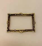 Miniature Billederamme Guld, guldramme, ramme, indramning, maleri, kunst, i glas og ramme, maler, kunstmaler, dukkehusting, dukkehus, tilbehør, ting til, indretning, dukkestue, nisser, sætterkasse, sangskjuler, personlig, sjov, gaveide, gave, symbolsk, miniaturer, miniature, fotoramme, lille, bitte, mini, biti, ribe, 1:12