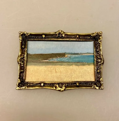 Miniature Billederamme Guld, guldramme, ramme, indramning, maleri, kunst, i glas og ramme, maler, kunstmaler, dukkehusting, dukkehus, tilbehør, ting til, indretning, dukkestue, nisser, sætterkasse, sangskjuler, personlig, sjov, gaveide, gave, symbolsk, miniaturer, miniature, fotoramme, lille, bitte, mini, biti, ribe, 1:12