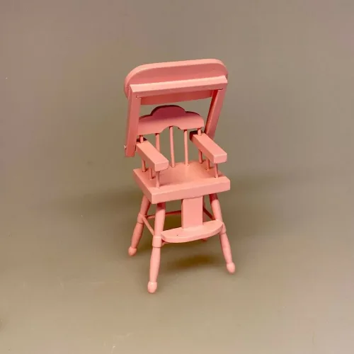 Miniature Høj Barnestol Rosa, lyserød, pink, babypink, højstol, stol, høj stol, babystol, børnestol, dukkebarn, dukke, dukkehusmøbler, dukkehusting, babystol, 1:12