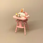 Miniature Høj Barnestol Rosa, lyserød, pink, babypink, højstol, stol, høj stol, babystol, børnestol, dukkebarn, dukke, dukkehusmøbler, dukkehusting, babystol, 1:12