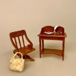 Miniature Kontorstol Nød, brun, maskulin, drejestol, kontor, kontormøbler, chefstol, arbejdsstol, klinik, sygeplejerske, chefstilling, nyt job, symbolsk, gave, gaveide, sjov, tillykke, sangskjuler, dukkehus, møbler, 1:12, miniaturer, dukkemøbler, dukkehusmøbler, stol, skrivebordsstol, biti, ribe