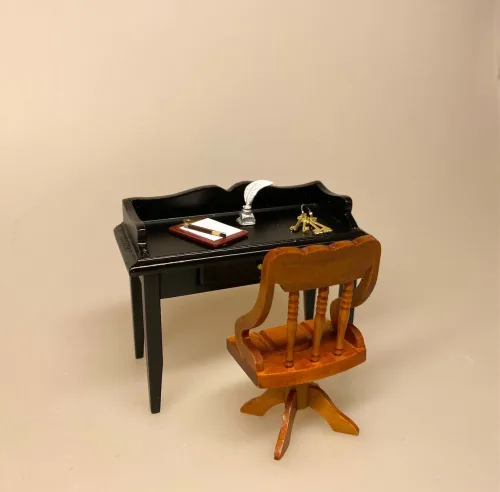 Miniature Kontorstol Nød, brun, maskulin, drejestol, kontor, kontormøbler, chefstol, arbejdsstol, klinik, sygeplejerske, chefstilling, nyt job, symbolsk, gave, gaveide, sjov, tillykke, sangskjuler, dukkehus, møbler, 1:12, miniaturer, dukkemøbler, dukkehusmøbler, stol, skrivebordsstol, biti, ribe