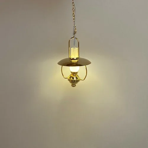 Miniature Loftslampe messing med hvidt opalglas, pendel, loftslampe, dukkehuslampe, lys over land, gavekort, lampeforretning, symbolsk, gaveide, skomagerpendel, petroleumslampe, birgitte frigast nisser, dukkehus, tilbehør, ting til, dukkehuset, lamper, belysning, batteri, nisser, nissehus, nissebo, nissedør, hygge, julekrybbe, julelandskab, mini, lamper, biti, ribe