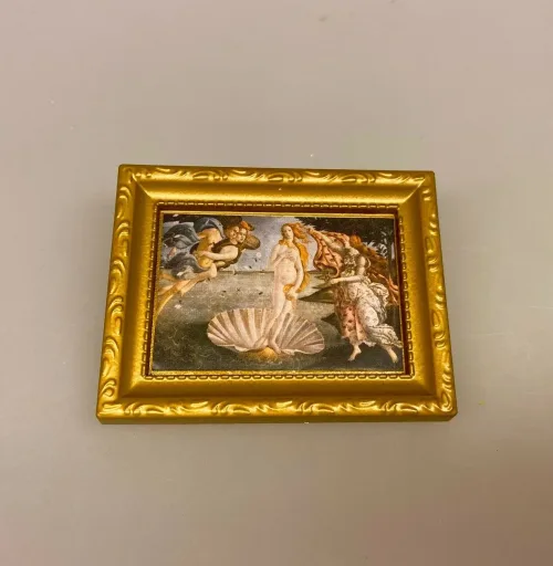Miniature Maleri Venus' Fødsel, venus af Milo, venus, Sandro, Bottecelli, italiensk, Firenze, miniature, maleri, kunst, kunstværk, Leonardo di Vinci, mysteriet, billedkunt, kunsthandler, kunstværk, oliemaleri, guldramme, kendt, dukkehus, dukkehuset, tilbehør, mini, maleri, biti, ribe, italien, kunstmuseum