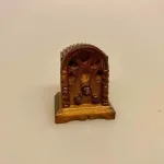 Miniature Radio Stor, matador, her er london, transistor, transistorradio, ghettoblaster, walkman, boom box, musik, fest, sangskjuler, dukkehus, tilbehør, ting til, sættekasse, amagerhylde, kaminhylden, nisser, nisse, tilbehør, ting, dukkehusting, sjov, symbolsk, gave, ide, klasssisk, opera, sanger, musiker, festival, billetter, koncert, 1:12, biti, ribe, birgitte frigast, konservatoriet, uddannet,