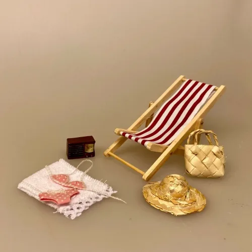 Miniature Radio lille, radio, transistor, transistorradio, ghettoblaster, walkman, boom box, musik, fest, sangskjuler, dukkehus, tilbehør, ting til, sættekasse, amagerhylde, kaminhylden, nisser, nisse, tilbehør, ting, dukkehusting, sjov, symbolsk, gave, ide, klasssisk, opera, sanger, musiker, festival, billetter, koncert, 1:12, biti, ribe, birgitte frigast