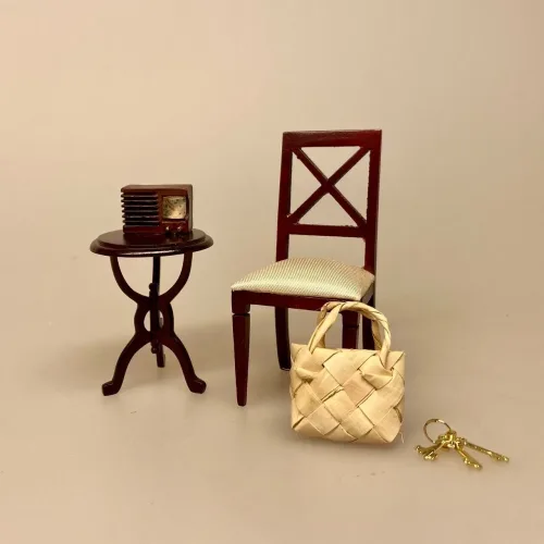 Miniature Radio lille, radio, transistor, transistorradio, ghettoblaster, walkman, boom box, musik, fest, sangskjuler, dukkehus, tilbehør, ting til, sættekasse, amagerhylde, kaminhylden, nisser, nisse, tilbehør, ting, dukkehusting, sjov, symbolsk, gave, ide, klasssisk, opera, sanger, musiker, festival, billetter, koncert, 1:12, biti, ribe, birgitte frigast, konservatoriet, uddannet,