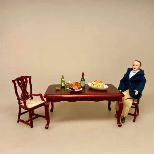Miniature Spisebord Mahogni, buede ben, elegant, herregård, upstairs, downstairs, elegant, rektangulært, firkantet, stort, lille, spisebord, mahogni, mahogny, dukkehus, dukkehuset, til, tilbehør, nisser, symbolsk, gave, gavekort, penge, dukkemøbler, dukkestue, sangskjuler, stilleben, birgitte frigast, julemandens værksted, 1:12, miniaturer, miniatyre, biti, ribe